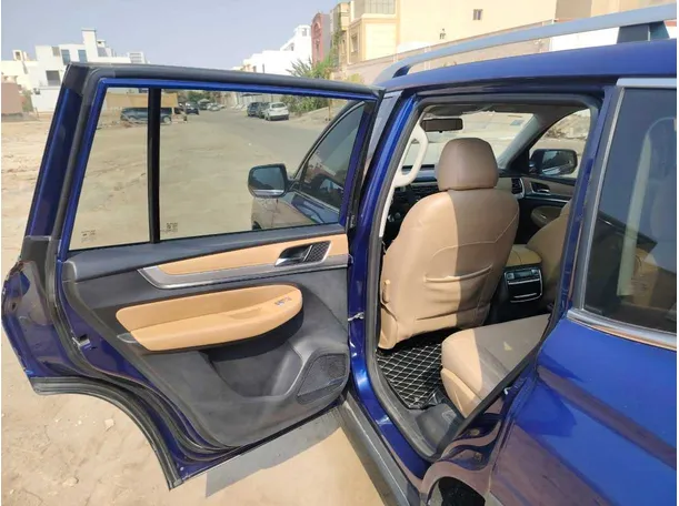 Car image 17