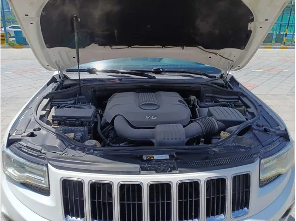 Car image 25