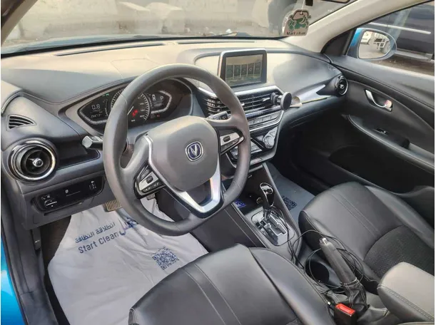 Car image 13