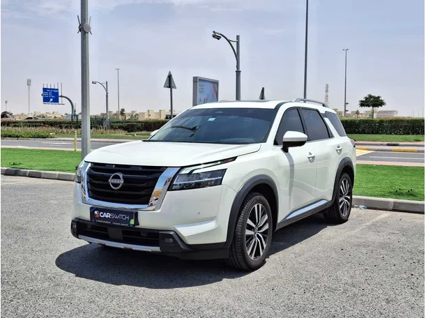 2023 نيسان باثفندر في أبوظبي