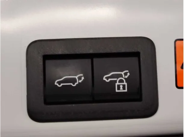 Car image 35