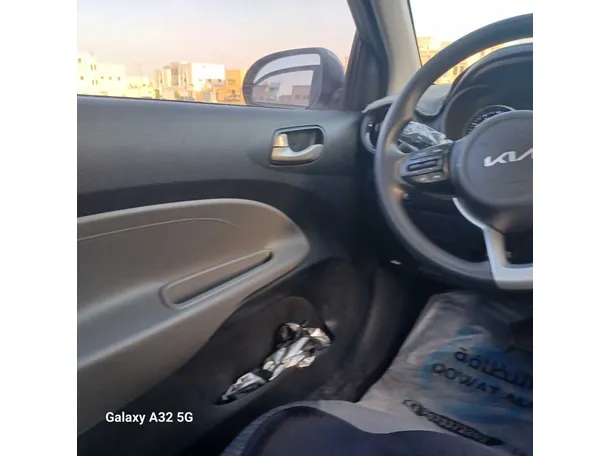 Car image 24