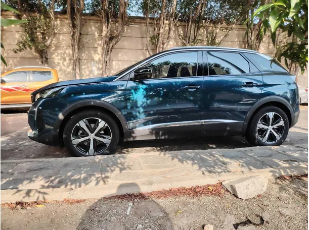 Car image 9