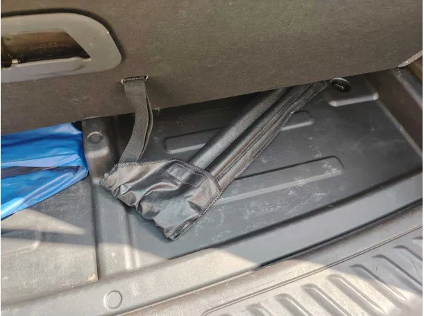 Car image 43