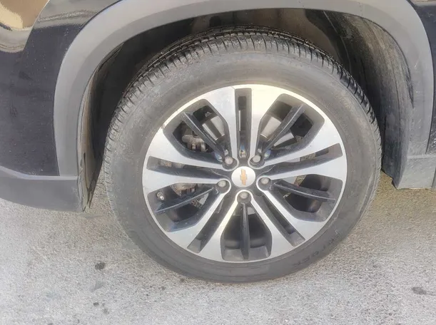 Car image 10
