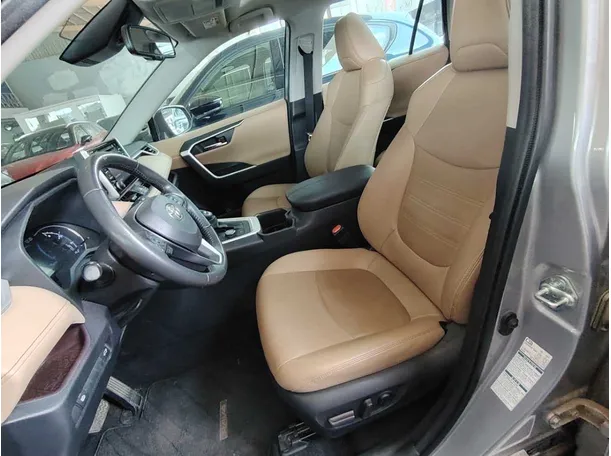 Car image 15