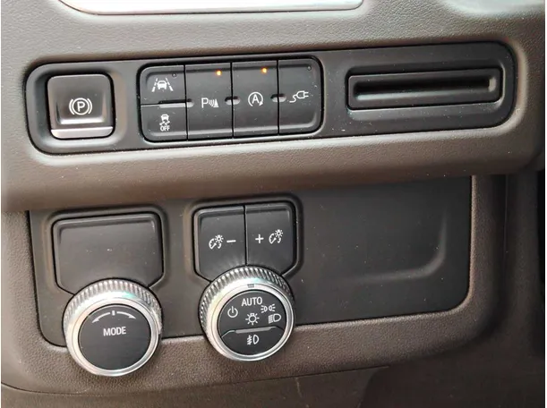 Car image 27