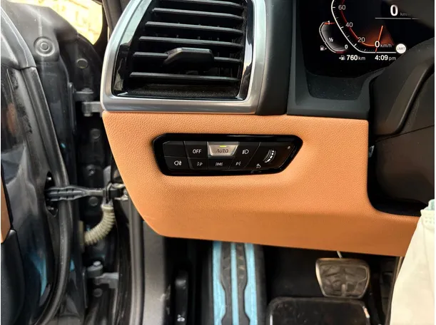Car image 29