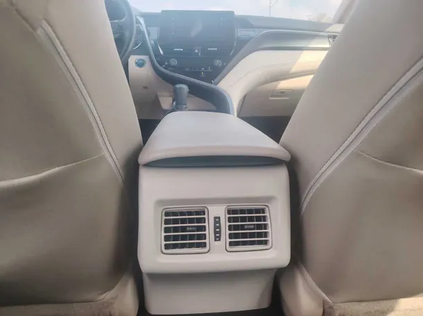 Car image 26