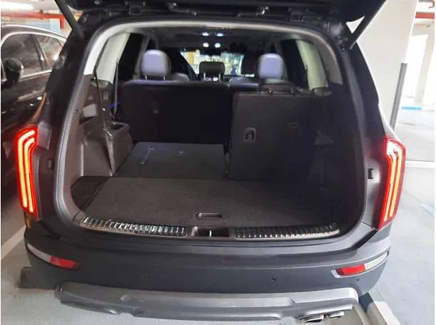 Car image 19