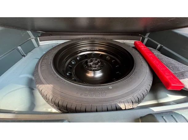 Car image 27