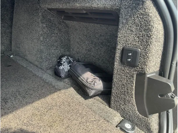 Car image 31