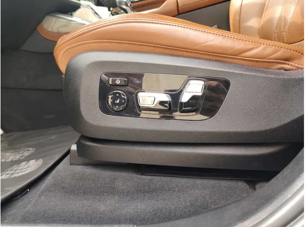 Car image 32