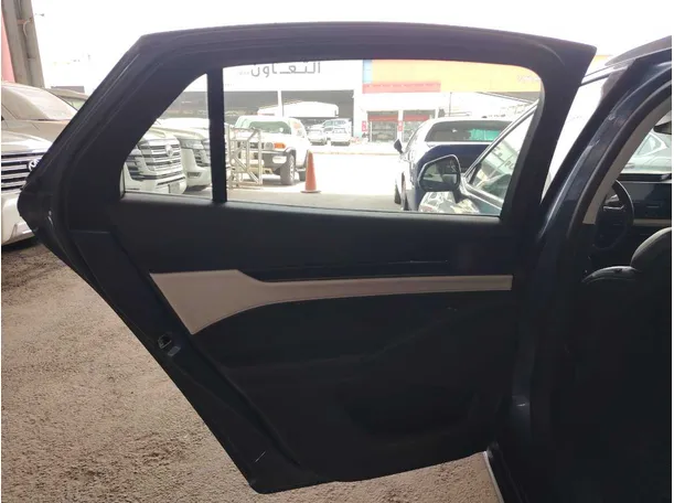 Car image 16