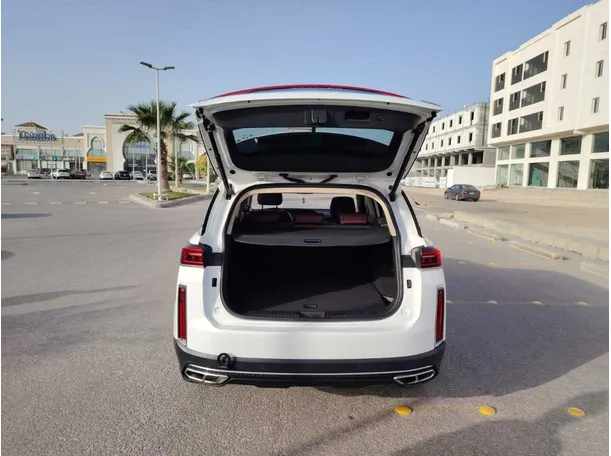 Car image 18