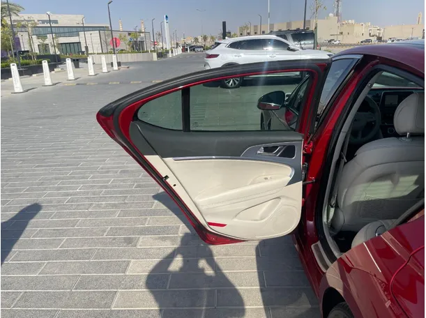 Car image 13