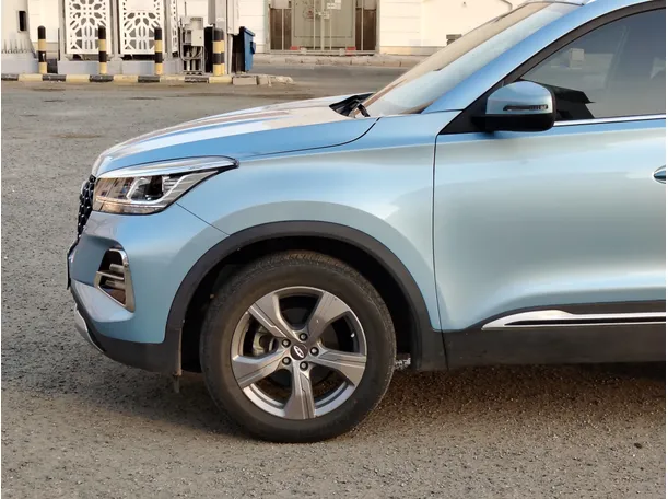 Car image 9