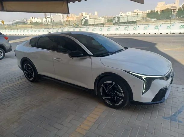 Car image 4