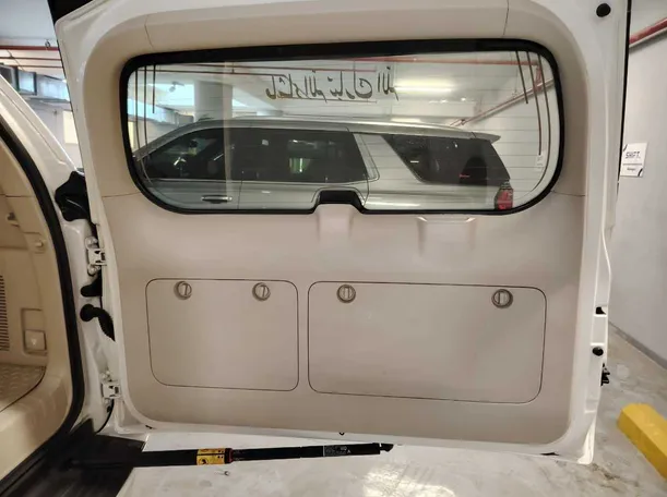 Car image 32