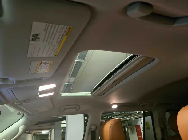 Car image 25