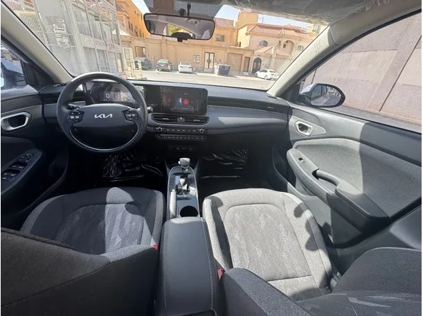 Car image 16