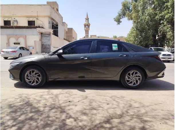 Car image 8