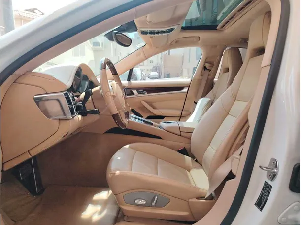 Car image 13