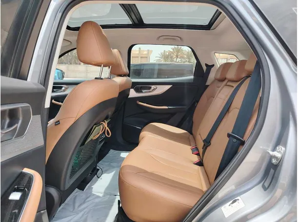 Car image 16