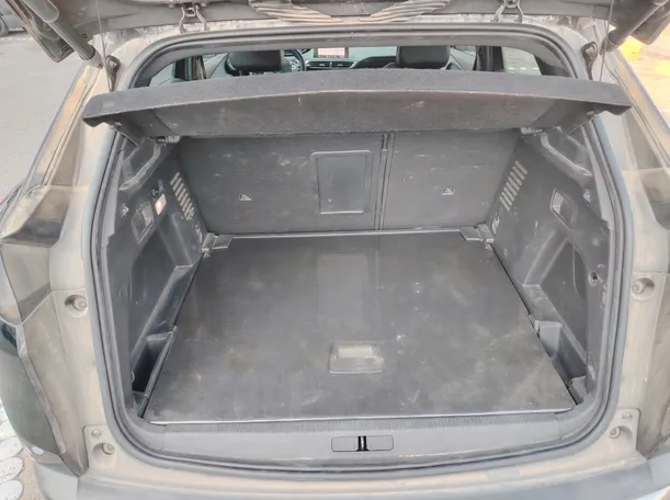 Car image 25