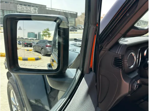 Car image 27