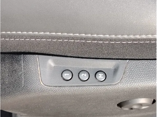 Car image 32