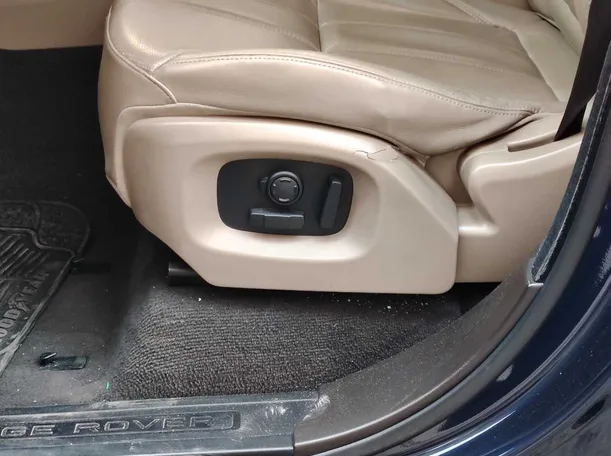 Car image 32