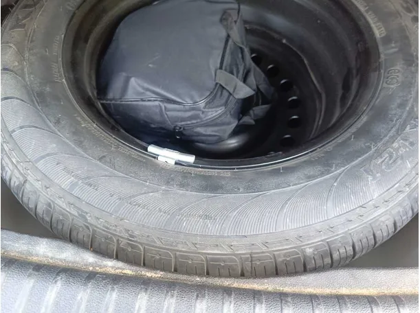 Car image 28