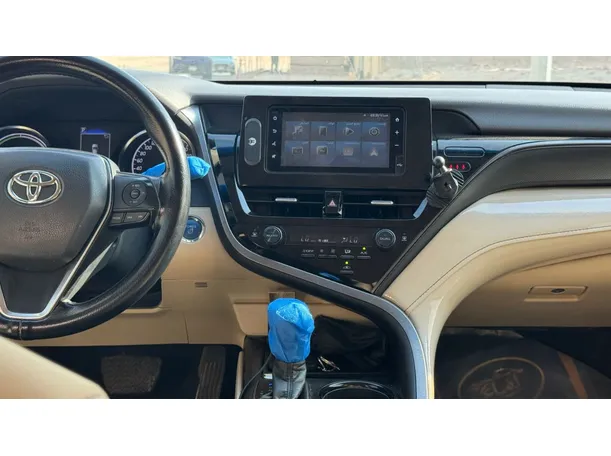 Car image 14