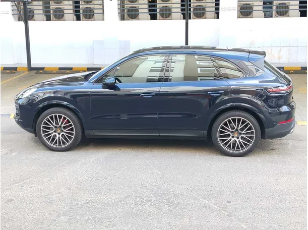 Car image 8
