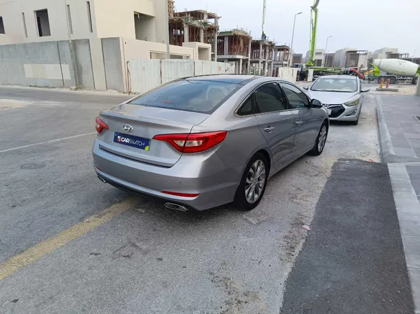 Car image 5