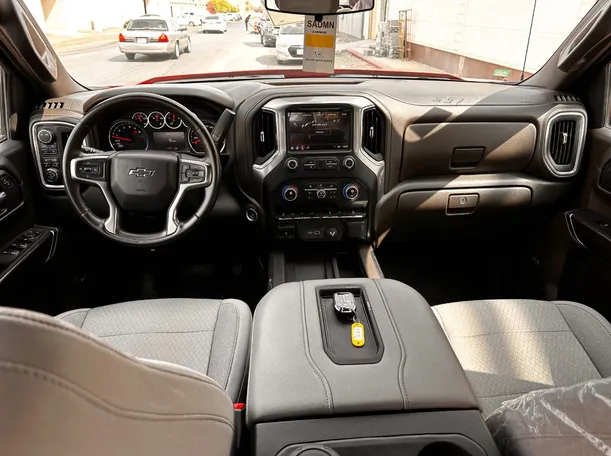 Car image 16