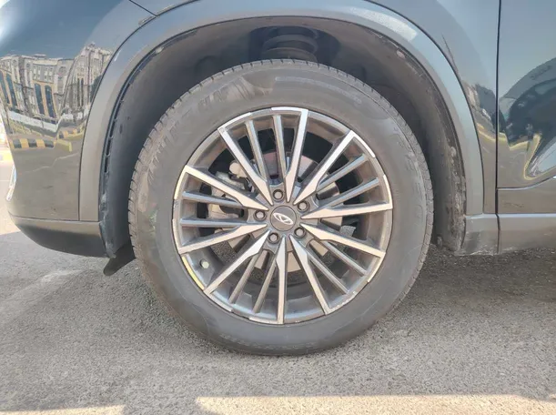 Car image 9