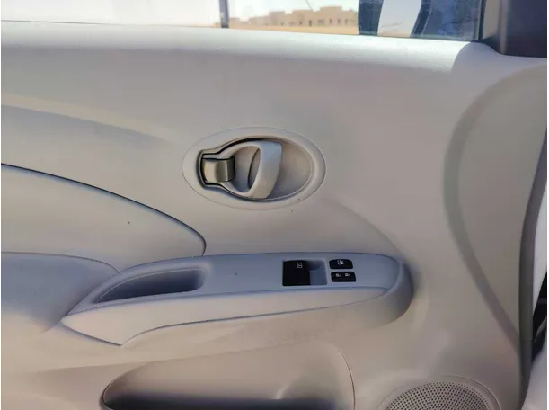 Car image 26