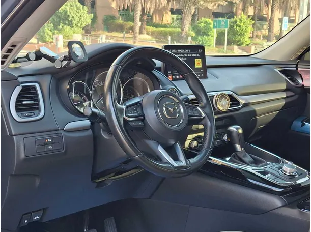 Car image 11