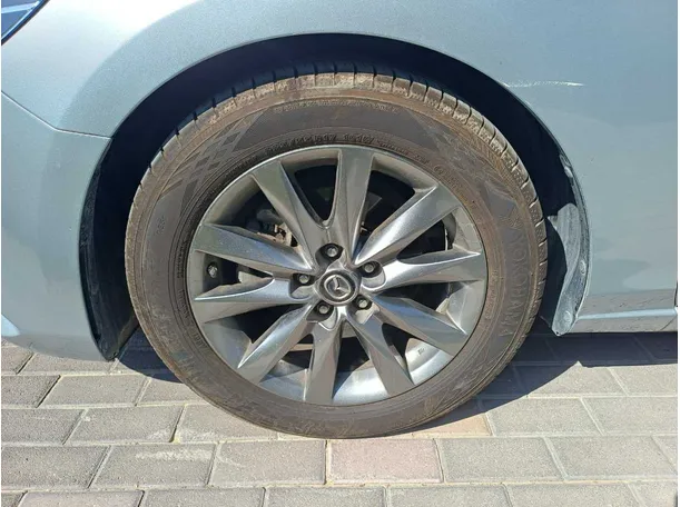 Car image 9