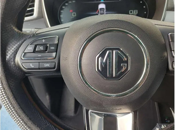 Car image 19