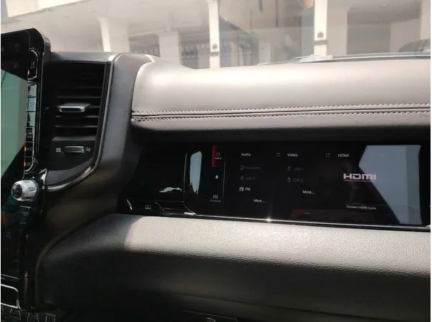 Car image 32