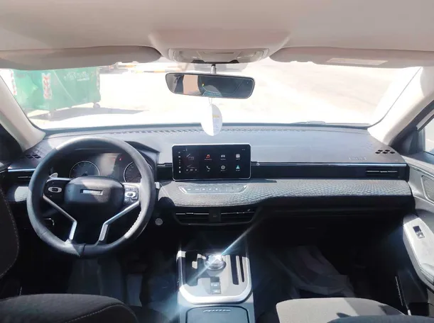Car image 14