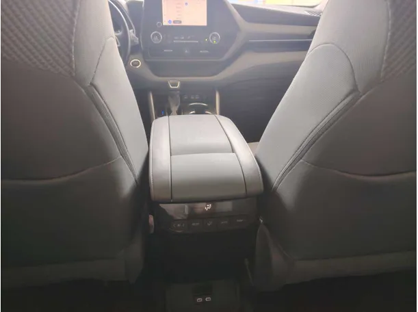 Car image 30