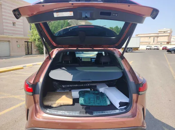 Car image 24