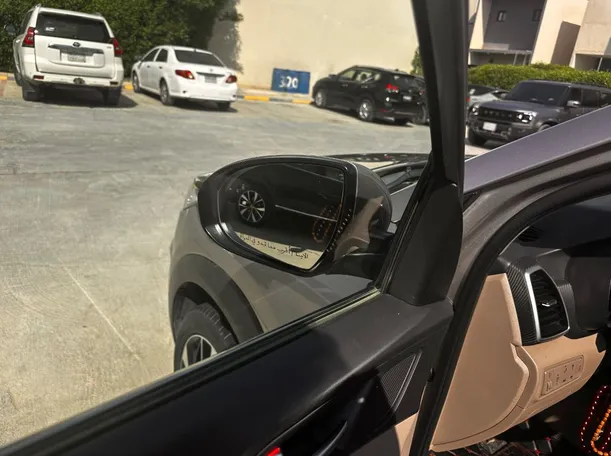 Car image 26