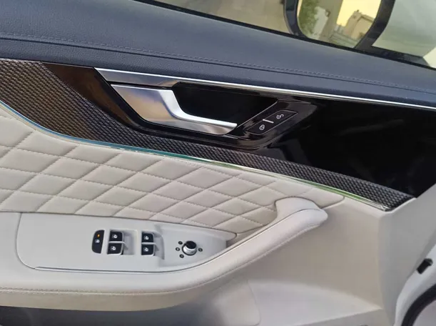 Car image 33