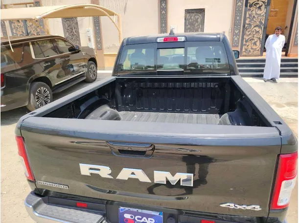 Car image 32