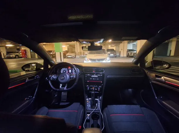 Car image 18